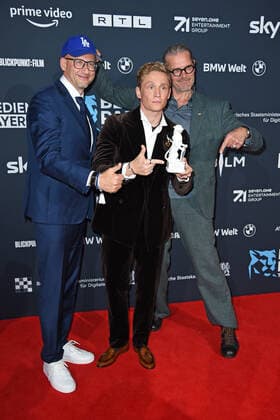 Frank Kusche, Matthias Schweighöfer, Götz Otto at the Blue Panther TV Streaming Award ceremony at BMW Welt in Munich on 19 10 2022