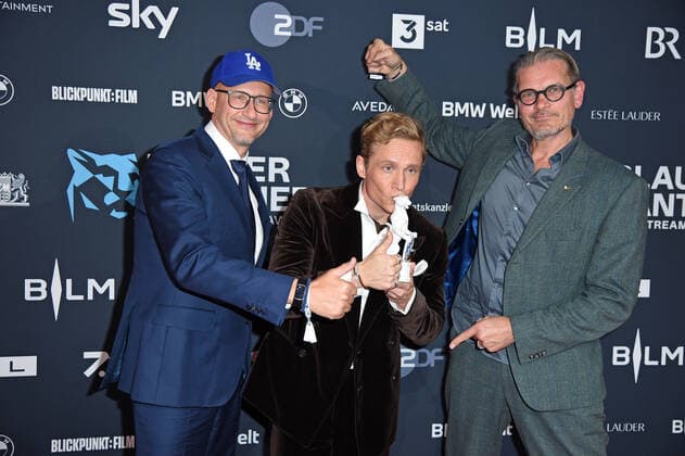 Frank Kusche, Matthias Schweighöfer, Götz Otto at the Blue Panther TV Streaming Award ceremony at BMW Welt in Munich on 19 10 2022
