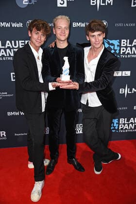 Bruno Alexander, Emil Belton with twin brother Oskar Belton at the Blue Panther TV Streaming Award ceremony at BMW Welt in Munich on 19 10 2022.