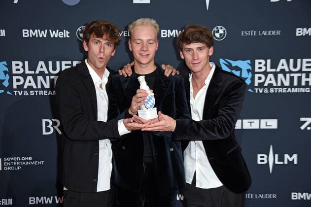 Bruno Alexander, Emil Belton with twin brother Oskar Belton at the Blue Panther TV Streaming Award ceremony at BMW Welt in Munich on 19 10 2022.