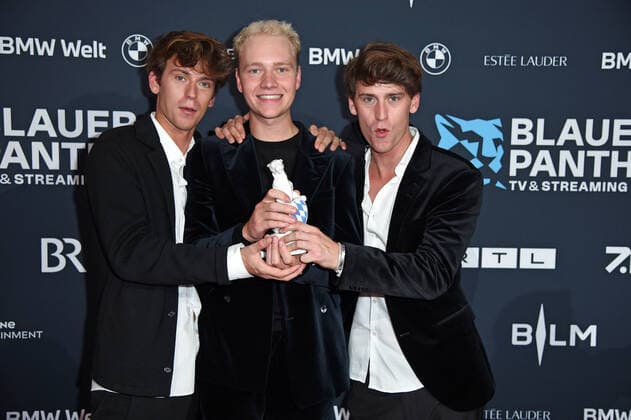 Bruno Alexander, Emil Belton with twin brother Oskar Belton at the Blue Panther TV Streaming Award ceremony at BMW Welt in Munich on 19 10 2022.
