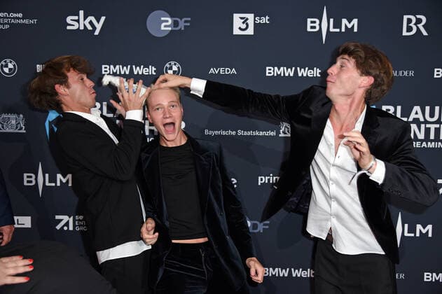 Bruno Alexander, Emil Belton with twin brother Oskar Belton at the Blue Panther TV Streaming Award ceremony at BMW Welt in Munich on 19 10 2022.
