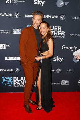 Blue Panther TV Streaming Award ceremony in Munich Annemarie Carpendale with husband Wayne Carpendale on the red carpet at the Blue Panther Bavarian Television Award ceremony at BMW World in Munich Copyright: xEventpressxGolejewskix