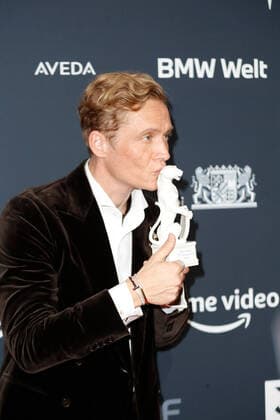 Blue Panther TV Streaming Award ceremony in Munich Award winner Matthias Schweighöfer at the Blue Panther Bavarian Television Award ceremony at BMW Welt in Munich Copyright: xEventpressxGolejewskix