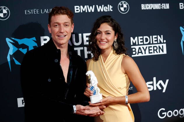 Blue Panther TV Streaming Award ceremony in Munich Laudator Daniel Donskoy and award winner Soma Pysall at the Blue Panther Bavarian Television Award ceremony at BMW Welt in Munich Copyright: xEventpressxGolejewskix