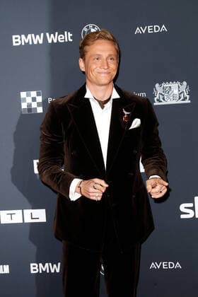 Blue Panther TV Streaming Award ceremony in Munich Matthias Schweighöfer on the red carpet at the Blue Panther Bavarian Television Award ceremony at the BMW Welt in Munich Copyright: xEventpressxGolejewskix