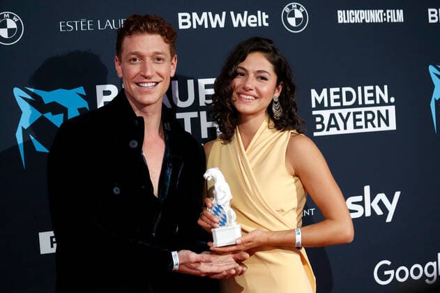 Blue Panther TV Streaming Award ceremony in Munich Laudator Daniel Donskoy and award winner Soma Pysall at the Blue Panther Bavarian Television Award ceremony at BMW World in Munich Copyright: xEventpressxGolejewskix