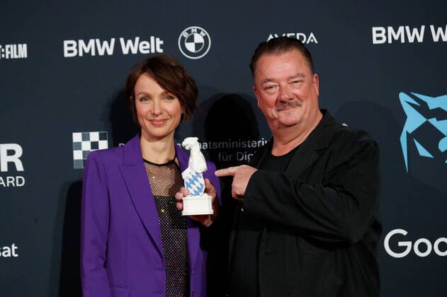 Blue Panther TV Streaming Award ceremony in Munich Laudator Julia Koschitz and award winner Peter Kurth at the Blue Panther Bavarian Television Award ceremony at the BMW Welt in Munich. Copyright: xEventpressxGolejewskix