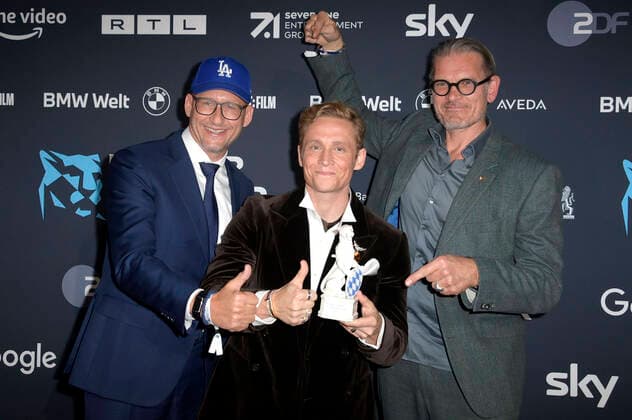 Frank Kusche, Matthias Schweighöfer and Götz Otto at the presentation of the Blue Panther TV Streaming Award 2022 at BMW Welt Munich, 19 10 2022 Foto:xF.xKernx xFuturexImage