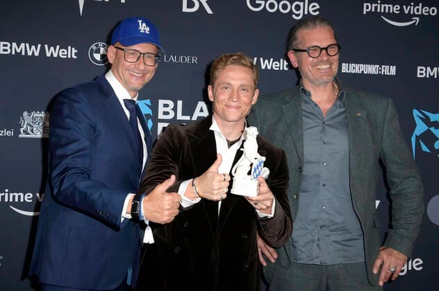 Frank Kusche, Matthias Schweighöfer and Götz Otto at the presentation of the Blue Panther TV Streaming Award 2022 at BMW Welt Munich, 19 10 2022 Foto:xF.xKernx xFuturexImage