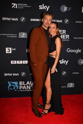 Wayne Carpendale with wife Annemarie Carpendale award ceremony Blue Panther TV Streaming Award 2022 honor, award, prize BMW World Munich 19 October 2022