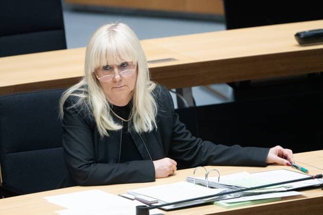 RECORD DATE NOT STATED Senatorin für Inneres, Digitalisierung und Sport, Iris Spranger, SPD 20.10.2022 Senatorin für Inneres, Digitalisierung und Sport, Iris Spranger, SPD bei der Sitzung im Abgeordnetenhaus von Berlin Berlin Berlin GER *** Senator for the Interior, Digitization and Sports, Iris Spranger, SPD 20 10 2022 Senator for the Interior, Digitization and Sports, Iris Spranger, SPD at the meeting in the Berlin House of Representatives Berlin Berlin GER