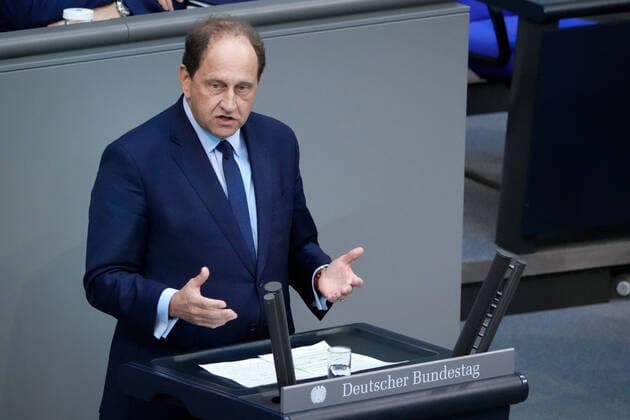 63. Bundestagssitzung und Debatte in Berlin Aktuell,20.10.2022 Berlin, Alexander Graf Lambsdorff von der Partei FDP im Portrait bei seiner Rede zur Debatte Aussprache zum Europaeischen Rat bei der 63. Sitzung des Deutschen Bundestag in Berlin Berlin Berlin Deutschland *** 63 Bundestag session and debate in Berlin News,20 10 2022 Berlin, Alexander Graf Lambsdorff of the FDP party in portrait during his speech on the debate Debate on the European Council at the 63 session of the German Bundestag in Berlin Berlin Germany