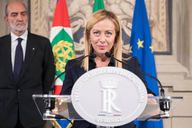 Bilder des Jahres 2022, News 10 Oktober News Bilder des Tages Italien, Giorgia Meloni mit Regierungsbildung beauftragt October 21, 2022, Rome: Italian designated Prime Minister Giorgia Meloni reads the list of ministers.at the end of her meeting with President Sergio Mattarella, in Rome, Italy, 21 October 2022. Italian President Sergio Mattarella, who spoke to the opposition parties and the parliamentary speakers as part of the formal consultations, has given Giorgia Meloni a mandate to form a government. .ANSA QUIRINAL PRESS OFFICE FRANCESCO AMMENDOLA. (NPK) Rome  - ZUMAa110 20221021_zaf_a110_057 Copyright: xQuirinalxPressxOffice xFrancescox