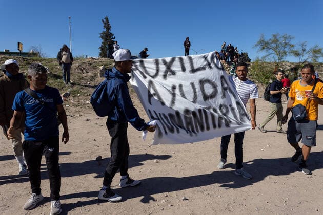 Mexiko, Geflüchtete aus Mittelamerika an der Grenze zur USA in Ciudad Juarez October 21, 2022, juarez, chihuahua, Mexico: 600 Venezuelan migrants are stranded in Ciudad Juarez, Chihuahua after being expelled from the United States under Title 42, the migrants shelter under the international bridge because the shelters are at their maximum capacity, every day more Venezuelans are expelled from states united by this border. juarez Mexico - ZUMAp241 20221021_zip_p241_005 Copyright: xDavidxPeinadox