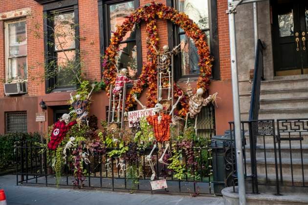 Halloween in New York Halloween decorations in the Chelsea neighborhood of New York on Friday, October 21, 2022. (  RichardxB.xLevine