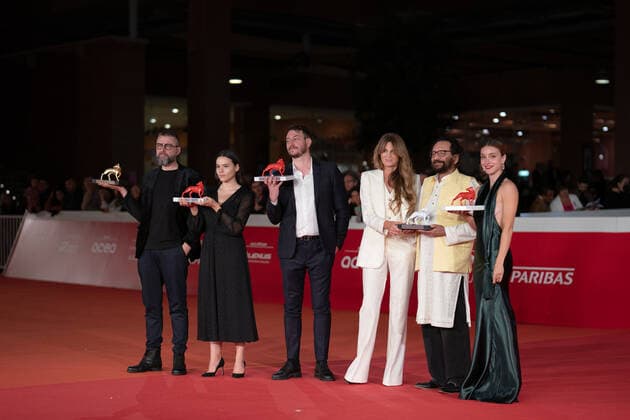 Awards Ceremony Red Carpet - The 17th Rome Film Festival ROME, ITALY - OCTOBER 22: (L-R) Viesturs Kairiss, Lilith Grasmug, Ady Walter, Jemima Khan, Shekhar Kapur and Lourdes Hernandez attend the red carpet for the awards ceremony during the 17th Rome Film Festival at Auditorium Parco Della Musica on October 22, 2022 in Rome, Italy Rome Italy  Copyright: xLucaxCarlinox originalFilename: carlino-notitle221022_npn1k.jpg