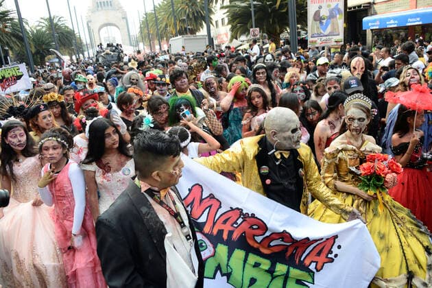 15th Annual Zombie Walk in Mexico October 22, Mexico City, Mexico: A participant walks during the 15th anniversary march of the annual Zombie Walk at Revolution Monumento. on October 22, 2022 in Mexico City, Mexico. (Photo by Carlos Tischler Eyepix Group) Copyright: xCarlosxTischler EyepixxGroupx CT_22102022_79436