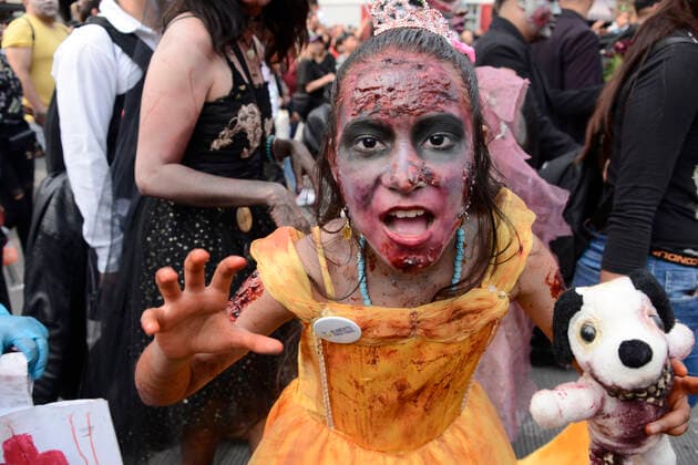 15th Annual Zombie Walk in Mexico October 22, Mexico City, Mexico: A participant walks during the 15th anniversary march of the annual Zombie Walk at Revolution Monumento. on October 22, 2022 in Mexico City, Mexico. (Photo by Carlos Tischler Eyepix Group) Copyright: xCarlosxTischler EyepixxGroupx CT_22102022_79438