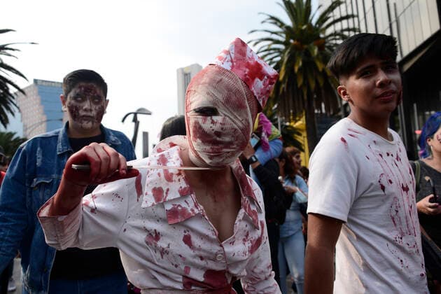 15th Annual Zombie Walk in Mexico October 22, Mexico City, Mexico: A participant walks during the 15th anniversary march of the annual Zombie Walk at Revolution Monumento. on October 22, 2022 in Mexico City, Mexico. (Photo by Carlos Tischler Eyepix Group) Copyright: xCarlosxTischler EyepixxGroupx CT_22102022_79440