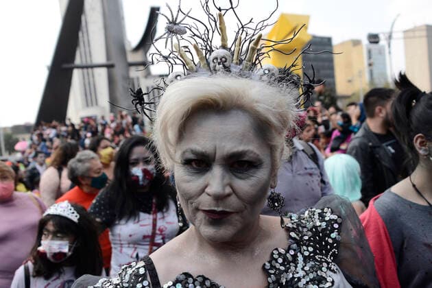15th Annual Zombie Walk in Mexico October 22, Mexico City, Mexico: A participant walks during the 15th anniversary march of the annual Zombie Walk at Revolution Monumento. on October 22, 2022 in Mexico City, Mexico. (Photo by Carlos Tischler Eyepix Group) Copyright: xCarlosxTischler EyepixxGroupx CT_22102022_79444
