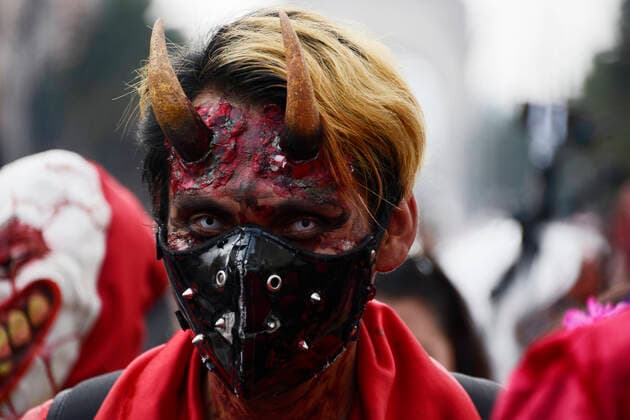 15th Annual Zombie Walk in Mexico October 22, Mexico City, Mexico: A participant walks during the 15th anniversary march of the annual Zombie Walk at Revolution Monumento. on October 22, 2022 in Mexico City, Mexico. (Photo by Carlos Tischler Eyepix Group) Copyright: xCarlosxTischler EyepixxGroupx CT_22102022_79447
