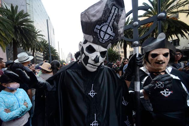 15th Annual Zombie Walk in Mexico October 22, Mexico City, Mexico: A participant walks during the 15th anniversary march of the annual Zombie Walk at Revolution Monumento. on October 22, 2022 in Mexico City, Mexico. (Photo by Carlos Tischler Eyepix Group) Copyright: xCarlosxTischler EyepixxGroupx CT_22102022_79467