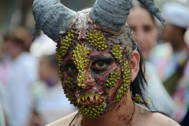 October 22, Mexico City, Mexico: A participant walks during the 15th anniversary march of the annual Zombie Walk at Revolution Monumento. on October 22, 2022 in Mexico City, Mexico. Mexico City Mexico - ZUMAe321 20221022_zia_e321_009 Copyright: xCarlosxTischler EyepixxGroupx
