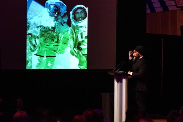 October 22, 2022, Gatineau, PQ, Canada: NDP Leader Jagmeet Singh speaks at the Parliamentary Press Gallery Dinner at the Museum of History in Gatineau, Que., on Saturday, Oct. 22, 2022. Gatineau Canada  - ZUMAc35_ 20221022_zaf_c35_072 Copyright: xSpencerxColbyx
