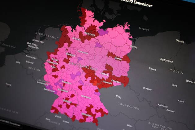 RKI dashboard, 7 day incidence is now 584.0 7 day incidence, RKI dashboard on a monitor on 24 10 2022 in Siegen Germany.