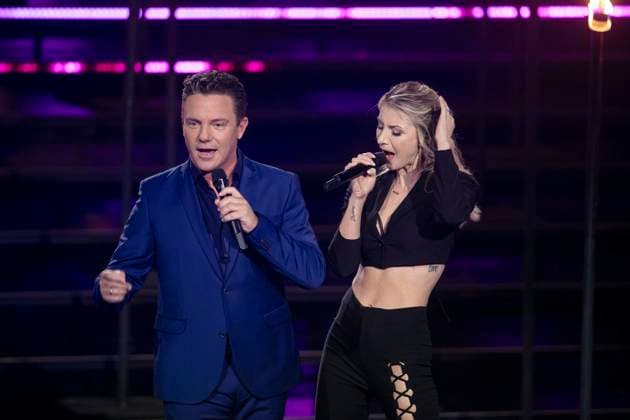 Auftritt von Stefan Mross (li.) und Anna-Carina Woitschak (re.) - Moderator Florian Silbereisen präsentiert die TV-Show: Das Große Schlager-Jubiläum: Auf die nächsten 100! - Aufgezeichnet im Studio 3 der Mediacity Leipzig. *** Performance by Stefan Mross left and Anna Carina Woitschak right Presenter Florian Silbereisen presents the TV show Das Große Schlager Jubiläum Auf die nächsten 100 Recorded in Studio 3 of Mediacity Leipzig
