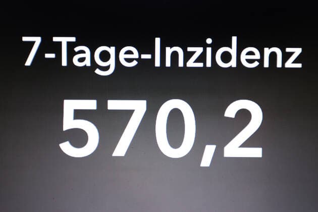RKI dashboard, 7 day incidence is now 570.2 7 day incidence, RKI dashboard on a monitor on 25 10 2022 in Siegen Germany.