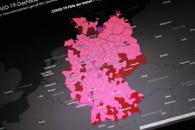 RKI dashboard, 7 day incidence is now 570.2 7 day incidence, RKI dashboard on a monitor on 25 10 2022 in Siegen Germany.