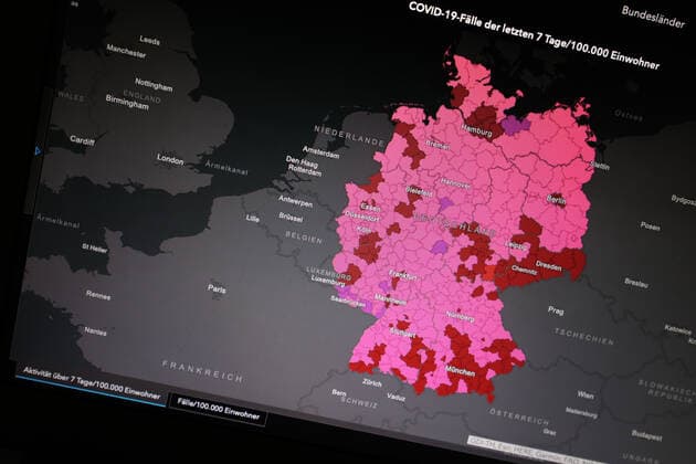 RKI dashboard, 7 day incidence is now 570.2 7 day incidence, RKI dashboard on a monitor on 25 10 2022 in Siegen Germany.