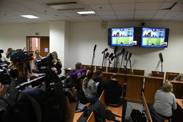 News Themen der Woche KW43 Russia US Basketball Player Trial 8303876 25.10.2022 U.S. basketball player Brittney Griner is seen on screens via video link from the detention centre before a court hearing to consider an appeal against her prison sentence, in Krasnogorsk, Moscow Region, Russia. In August, Griner was sentenced in Russia to nine years in jail and a 16,576 dollars fine on charges of bringing drugs illegally into the country. Alexey Filippov Krasnogorsk Moscow region Russia  Copyright: xAlexeyxFilippovx