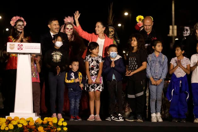 October 24, 2022, Mexico City, Mexico: The head of government of Mexico City, Claudia Sheinbaum Pardo, turned on the lights highlighting La Catrina, created by Joso Guadalupe Posada, in the Zocalo of Mexico City, as part of the Day of the Dead. on October 24, 2022 in Mexico City, Mexico. Mexico City Mexico - ZUMAe321 20221024_zia_e321_042 Copyright: xLuisxBarronx