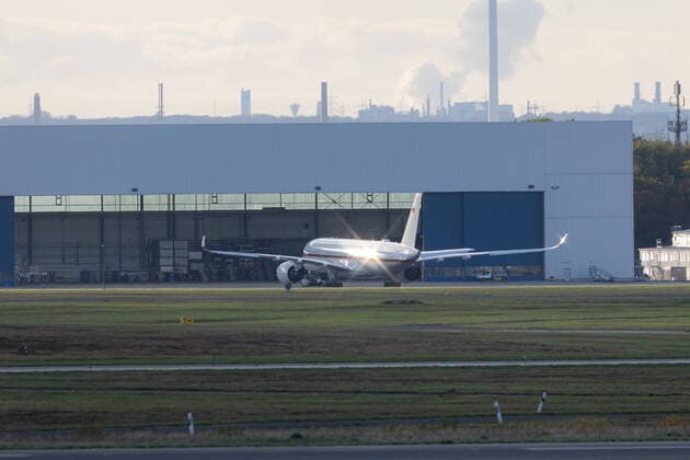 Flugbereitschaft der Bundeswehr - Flugverkehr am Flughafen Köln Bonn Airport Konrad Adenauer, 25.10.2022 Köln Wahn NRW Deutschland *** Bundeswehr Air Readiness Air Traffic at Cologne Bonn Airport Konrad Adenauer, 25 10 2022 Cologne Wahn NRW Germany