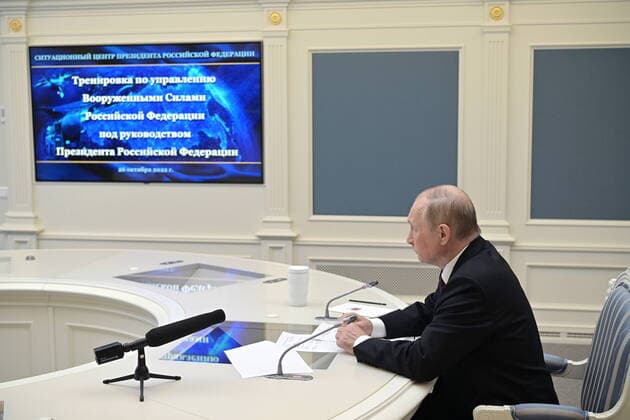 News Themen der Woche KW43 Russland, Wladimir Putin wÃ¤hrend Ãœbung der russischen strategischen AbschreckungskrÃ¤fte RUSSIA, MOSCOW - OCTOBER 26, 2022: Russia s President Vladimir Putin, commander-in-chief of the Russian Armed Forces, conducts an exercise of the Russian strategic deterrence forces from Moscow s Kremlin. Ballistic and cruise missiles were launched during the exercise. Alexei Babushkin Russian Presidential Press and Information Office TASS  55553760