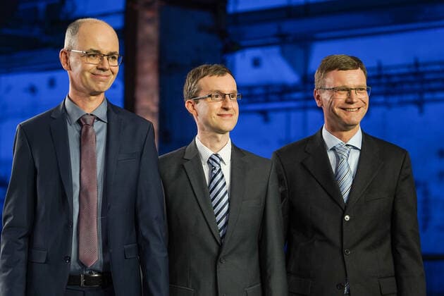 Presentation of the German Future Prize 2022 by Federal President Frank Walter Steinmeier at Kraftwerk Berlin In picture The award winners from left to right Dr Thomas Kalkbrenner Carl Zeiss Microscopy , Dr Jörg Siebenmorgen Carl Zeiss Microscopy , Ralf Wolleschensky Carl Zeiss Microscopy Kraftwerk Berlin Berlin Copyright: xFotostandx xReuhlx