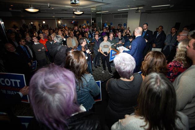 October 26, 2022, Winnipeg, MB, Canada: Scott Gillingham delivers a victory speech after being declared the next mayor of Winnipeg, on Wednesday, October 26, 2022. Winnipeg Canada  - ZUMAc35_ 20221026_zaf_c35_156 Copyright: xDanielxCrumpx