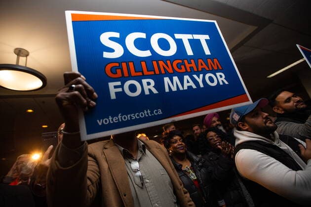 October 26, 2022, Winnipeg, MB, Canada: A supporter holds up a campaign sign as Scott Gillingham gives a victory speech after being declared the next mayor of Winnipeg, on Wednesday, October 26, 2022. Winnipeg Canada  - ZUMAc35_ 20221026_zaf_c35_157 Copyright: xDanielxCrumpx