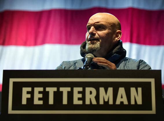 News Themen der Woche KW43 News Bilder des Tages Democratic candidate for Senate John Fetterman addresses supporters at Stage AE for a Get Out the Vote Rally on Wednesday, October 26, 2022 in Pittsburgh. 1 PIT2022101831 ARCHIExCARPENTER