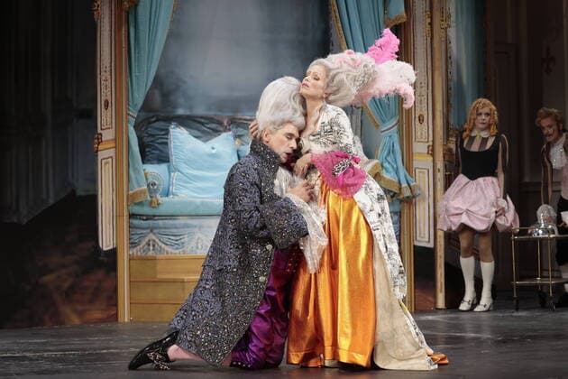 Bilder des Jahres 2022, Entertainment 10 Oktober Entertainment Themen der Woche KW43 Entertainment Bilder des Tages Deutschland, Berlin, Komödie am Kurfürstendamm im Schiller Theater, Fotoprobe von MARIE-ANTOINETTE oder Kuchen für alle! von Peter Jordan, durchgesehen und ergänzt von Leonhard Koppelmann, Regie: Peter Jordan und Leonhard Koppelmann, Bühne: Stefanie Bruhn, Kostüm: Barbara Aigner, Musik: Philipp Haagen mit Anna Thalbach, Alexander Simon, Annika Kuhl, Max von Pufendorf und Philipp Haagen *** Germany, Berlin, Komödie am Kurfürstendamm im Schiller Theater, photo rehearsal of MARIE ANTOINETTE oder Kuchen für alle by Peter Jordan, reviewed and completed by Leonhard Koppelmann, directed by Peter Jordan and Leonhard Koppelmann, stage Stefanie Bruhn, costume Barbara Aigner, music Philipp Haagen with Anna Thalbach, Alexander Simon, Annika Kuhl, Ma
