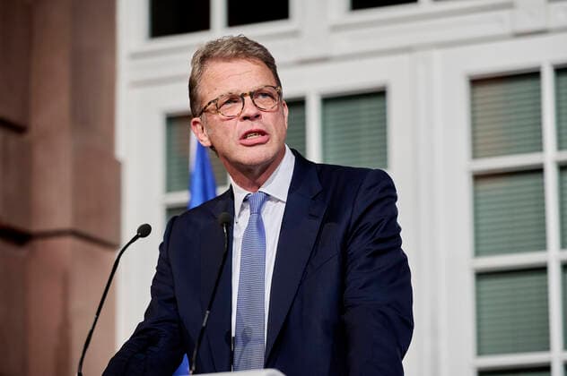 Opening speech by Christian Sewing at the German Elite SME Award 2022 EUR, Germany, Berlin,27 10 2022 Christian Sewing, Chairman of the Executive Board Deutsche Bank The Prime Minister of Baden Würtenberg, Winfried Kretschmann receives the German Elite SME Award 2022 of the Wir