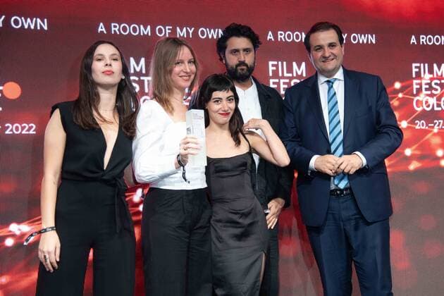 from left actress Taki MUMLADZE, producer Eva BLONDIAU, actress Mariam KHUNLADZE and producer Elmar IMANOV receive the Film Award NRW for their film A ROOM OF MY OWN, right laudator Nathanael LIMINSKI, head of the State Chancellery NRW, Film Festival Cologne awards in Cologne, 27 10 2022