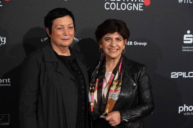 f l Martina RICHTER, director of Fil Festival Cologne, Berivan AYMAZ, MdL, Buendnis 90 die Gruenen, 2 deputy president of the state parliament of NRW, red carpet, red carpet show, arrival, arrival, Film Festival Cologne awards in Cologne, 27 10 2022