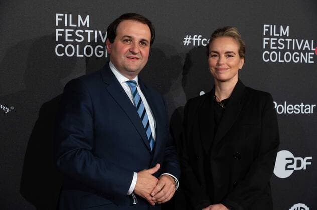 f l Nathanael LIMINSKI, Head of the State Chancellery NRW, Nina HOSS, actress, red carpet, red carpet show, arrival, arrival, Film Festival Cologne awards in Cologne, 27 10 2022