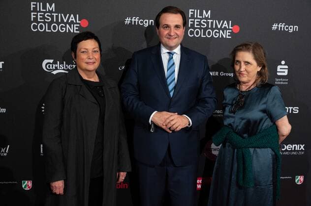 f l Martina RICHTER, Head of Fil Festival Cologne, Nathanael LIMINSKI, Head of State Chancellery NRW, Petra MUELLER, Müller, Head of Filmstiftung NRW, Red Carpet, Red Carpet Show, arrival, arrival, Film Festival Cologne awards in Cologne, 27 10 2022
