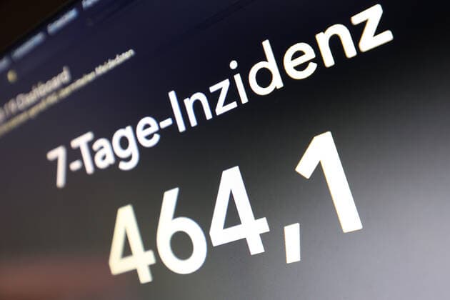 RKI dashboard, 7 day incidence is now 464.1 7 day incidence, RKI dashboard on a monitor on 28 10 2022 in Siegen Germany.