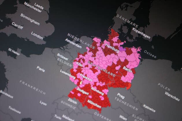 RKI dashboard, 7 day incidence is now 464.1 7 day incidence, RKI dashboard on a monitor on 28 10 2022 in Siegen Germany.